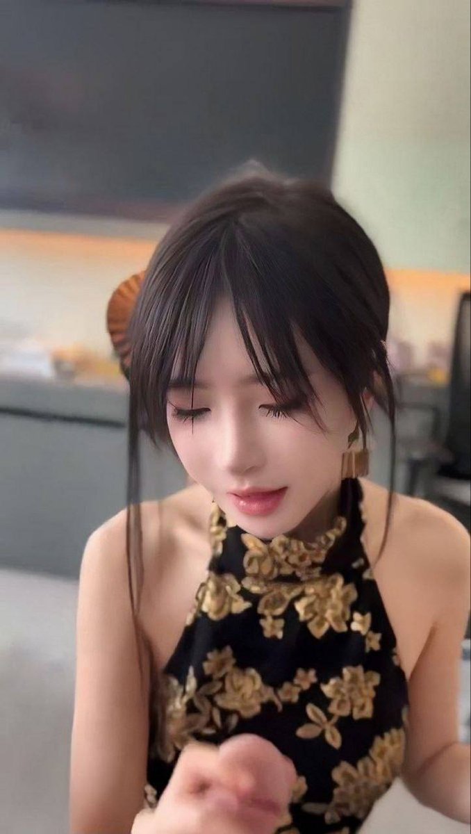 BooTikcat's tweet photo. 超高颜值女 穿着中式衣裙 与摄影师相处在家拍摄性感照，长的是真的漂亮！不知道是有多饿 直接上舌口舔 男主享受快感  这么漂亮的臀不后入真是可惜了！

点击链接 https://t.co/V7tIg9XGaK       

图片：26P     视频：15：00分钟           

#需求 #生理 #女神 #反差表 #少妇 https://t.co/dxrZazumrB