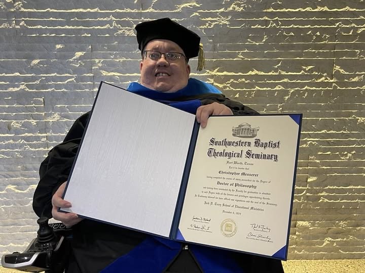 ProfMikeMorris's tweet photo. Congrats to two of my supervisees who graduated today, Chris on the left and Russell on the right. https://t.co/gejQmekexN