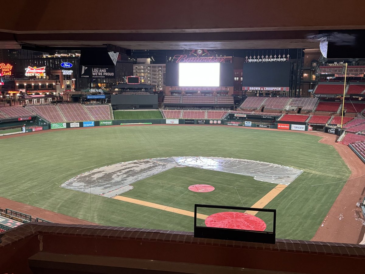 UncleCharlie50's tweet image. Just thinking out loud here for a second.  I know things have been tough the last couple years but I just want to take a second to recognize something…. This stadium, our fan base, the organization, this city as a whole…. What a blessing to me.  We might be down…we’ll be back