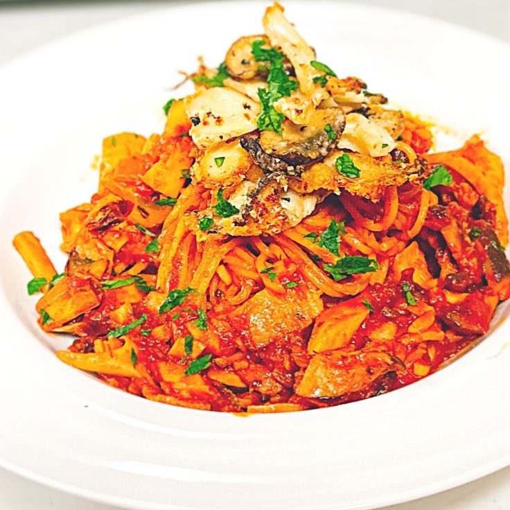 ta2ya_ta2ya's tweet photo. たっぷりキノコの
トマトソーススパゲティ
トッピングは
白舞茸とエリンギのチーズ焼き
にしてみました☺️
#今日はパスタ #今日のパスタ #パスタ #パスタ部 #パスタ好き #パスタ好きな人と繋がりたい #おうちパスタ #pasta #pastadinner #pastadish #spaghetti #mushroom #tomatoes https://t.co/seAXLwyaa3