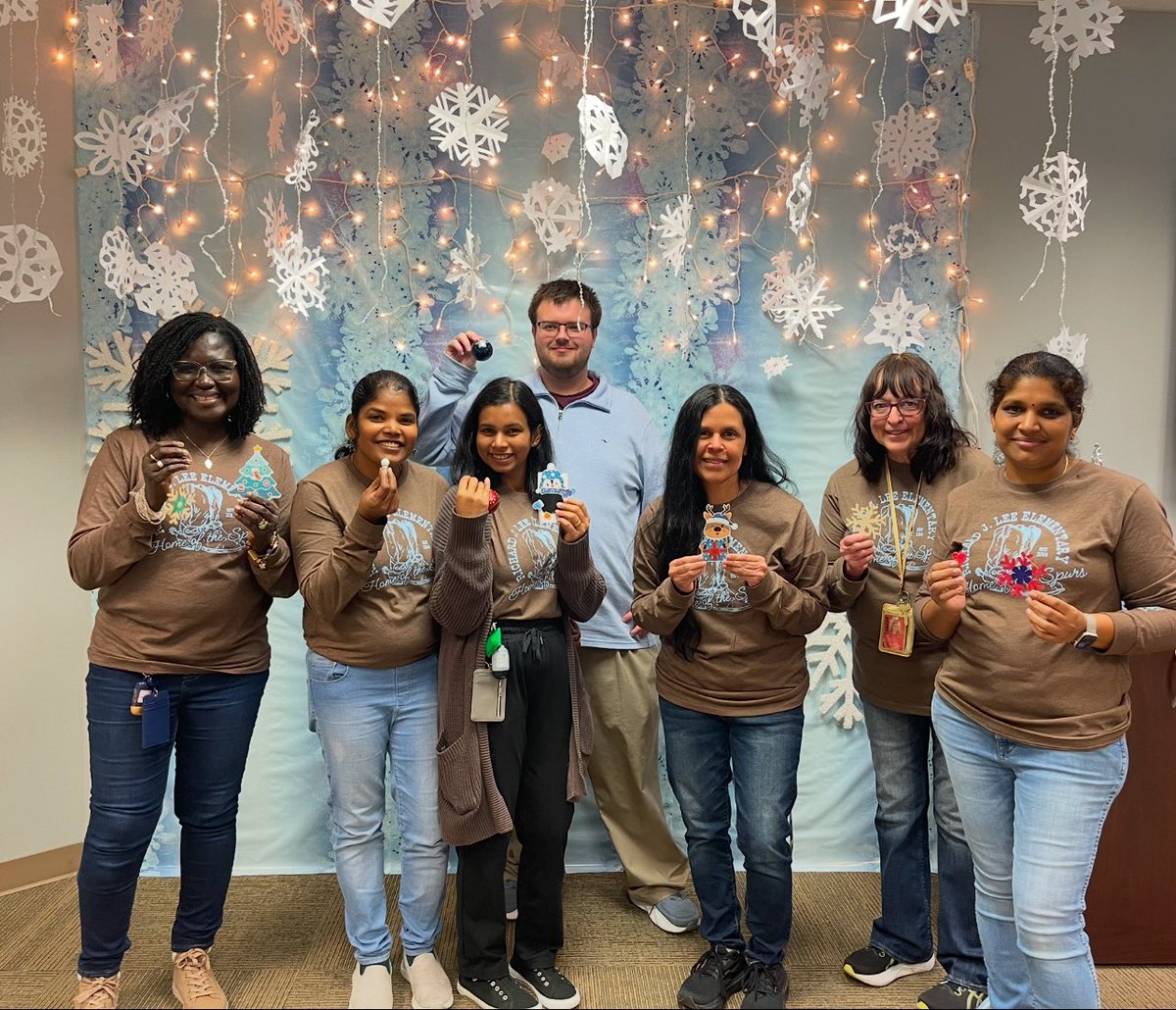 We had a blast @coppellisd Holiday Open House this morning.  Thank you to everyone that made this possible.  We appreciate you very much. Season’s Greetings from <a href="/NetZeroLee/">Richard J. Lee Elementary</a>. 🎄❄️☃️