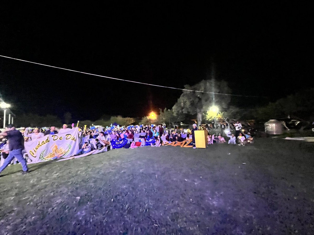 AdventistasANoP's tweet photo. ✨Iniamos el campamento de jóvenes #MARANTA. Líderes dan apertura con más 2 mil jóvenes participando de momentos especiales.👏 #RID #NuevasGeneraciones https://t.co/4gzFoy3amS