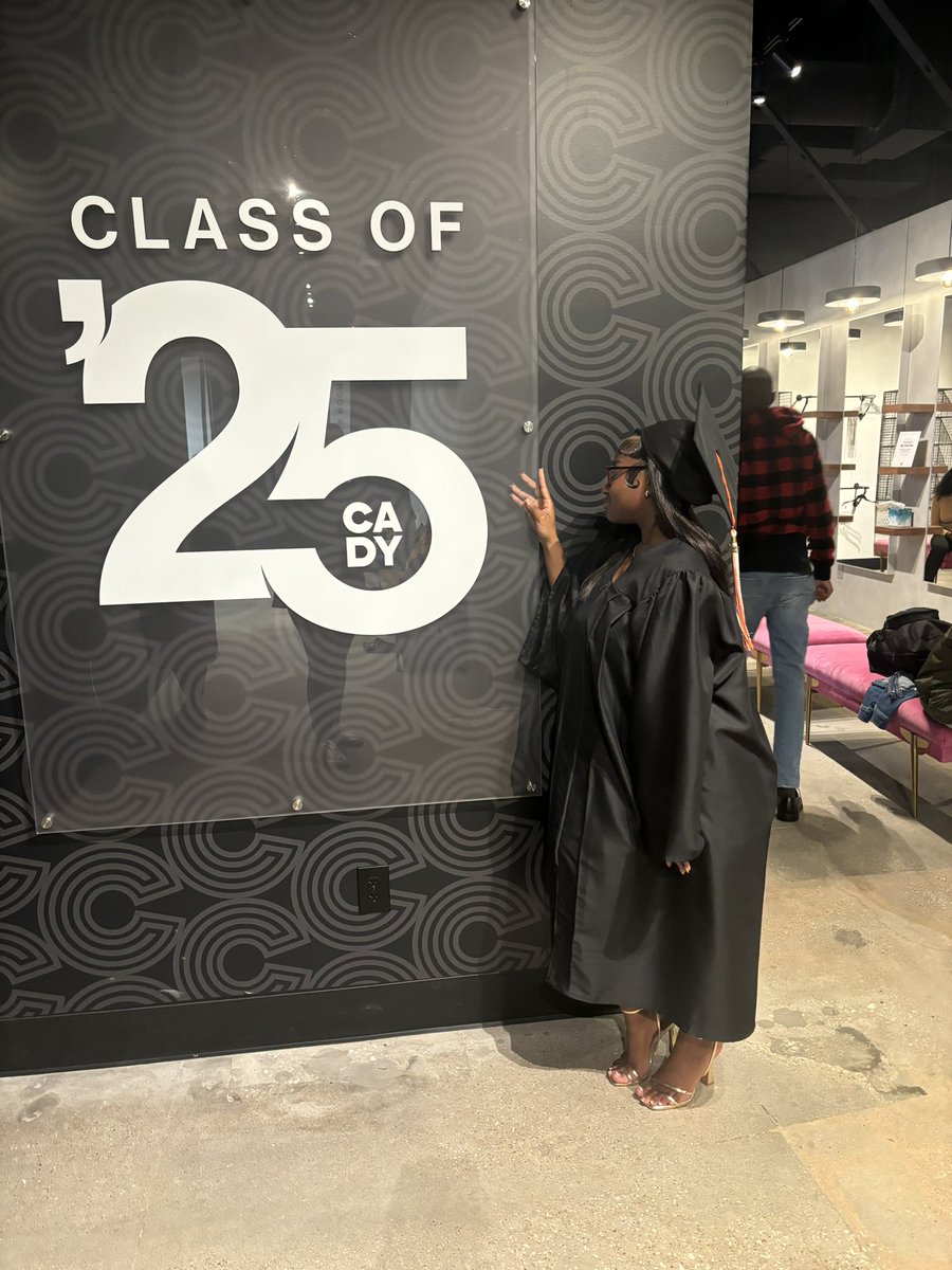 shaniyajabriaa_'s tweet image. almost there guysss👩🏾‍🎓 #co25