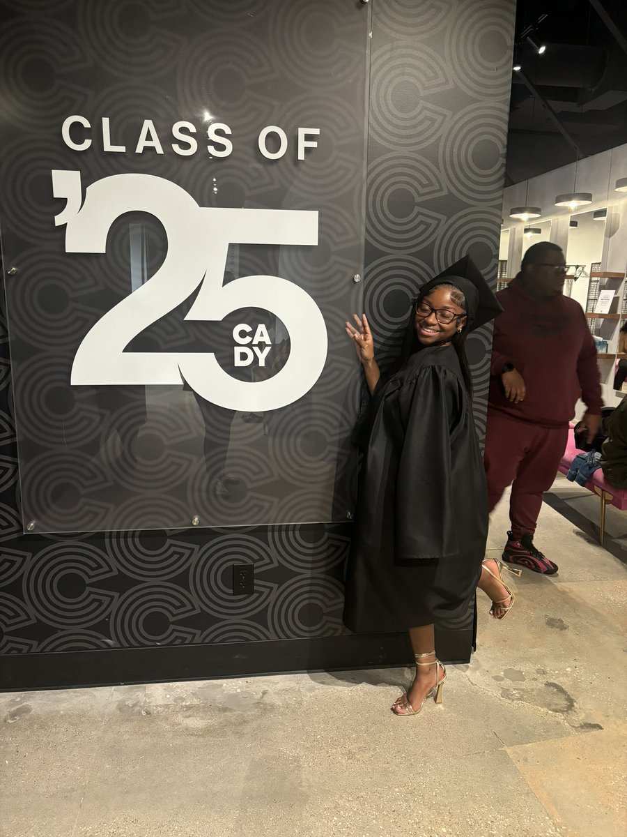 shaniyajabriaa_'s tweet image. almost there guysss👩🏾‍🎓 #co25