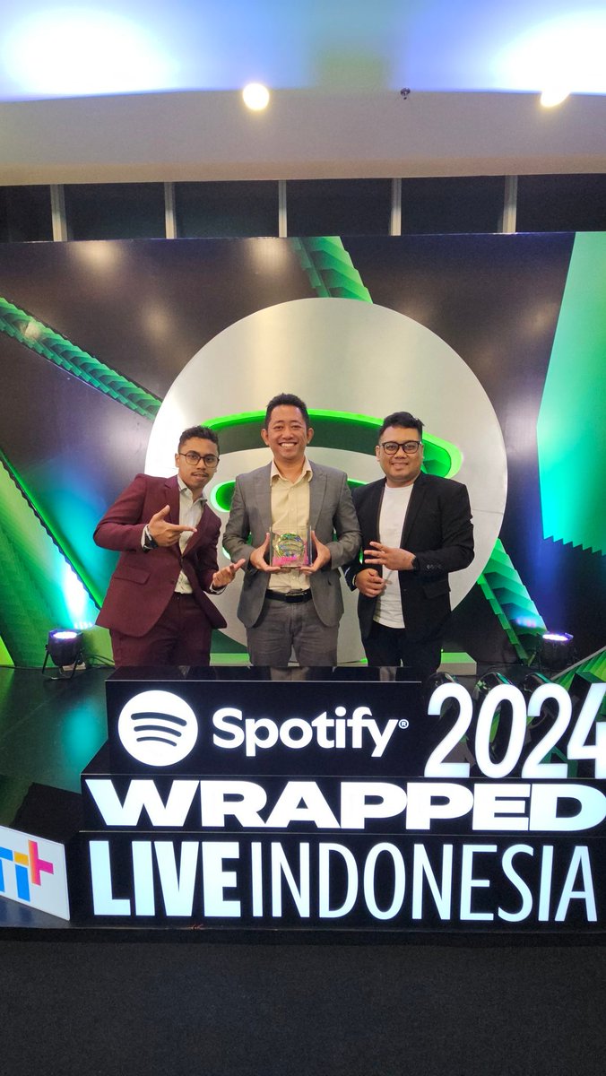 AndiTaru's tweet photo. Podcast “𝗥𝗶𝗿𝗶 𝗖𝗲𝗿𝗶𝘁𝗮 𝗔𝗻𝗮𝗸 𝗜𝗻𝘁𝗲𝗿𝗮𝗸𝘁𝗶𝗳” by 𝗘𝗱𝘂𝗰𝗮 𝗦𝘁𝘂𝗱𝗶𝗼 dinobatkan sebagai 𝗧𝗼𝗽 𝗘𝗱𝘂𝗰𝗮𝘁𝗶𝗼𝗻 𝗣𝗼𝗱𝗰𝗮𝘀𝘁 𝗧𝗮𝗵𝘂𝗻 𝟮𝟬𝟮𝟰 oleh Spotify di ajang 𝗦𝗽𝗼𝘁𝗶𝗳𝘆 𝗪𝗿𝗮𝗽𝗽𝗲𝗱 𝗟𝗶𝘃𝗲 𝟮𝟬𝟮𝟰! 🏆🎧 https://t.co/tivrZVexwJ