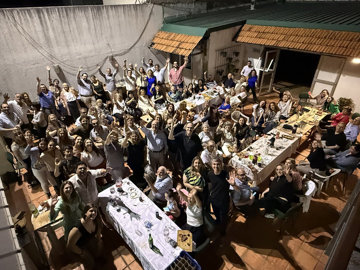 SantiagoBorsari's tweet photo. Acompañamos a @RosanaGarciaPaz y a los compañeros de @HacemosJuntos71 en una linda despedida de año, con la energía que nos caracteriza, para esta nueva etapa que viene 💪 https://t.co/s8mGlA9W9j