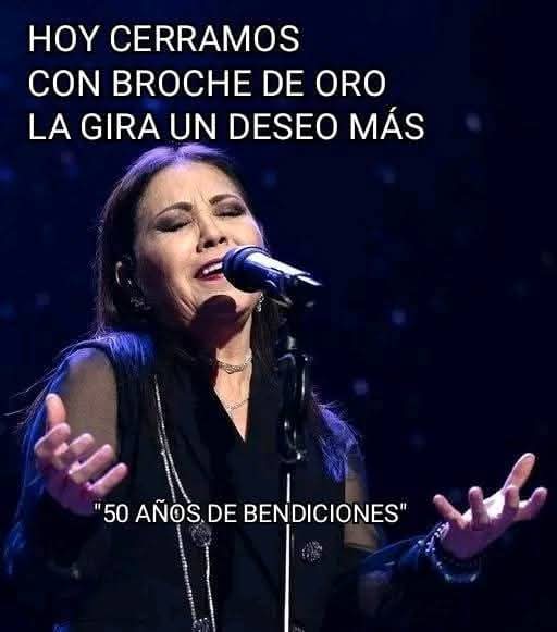 Normasonia7's tweet photo. Después de una larga y muy exitosa gira POR AMOR A USTEDES, nuestra 👑💞🎼🎶🎵👉🌟👈ANA GABRIEL la cierra en REPÚBLICA DOMINICANA,un lugar muy especial para ella que se a CASADO con dicho país, Gracias,gracias por tu gratitud y generosidad,Felices vacaciones!!😘💓🇦🇷. https://t.co/IyEhSianE5