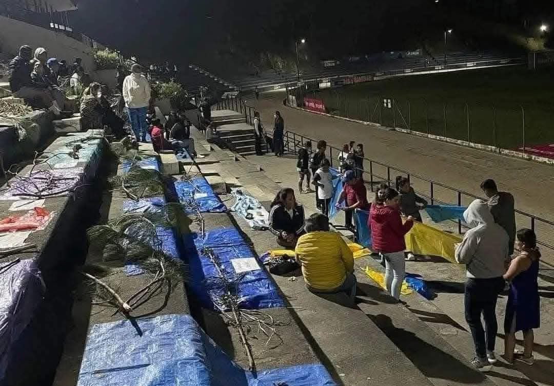 SoyElGuiFi's tweet photo. Los de #Coban pelando a #Carcha
Jajajajajaja peeeeerooooool https://t.co/H1eOje4OnZ