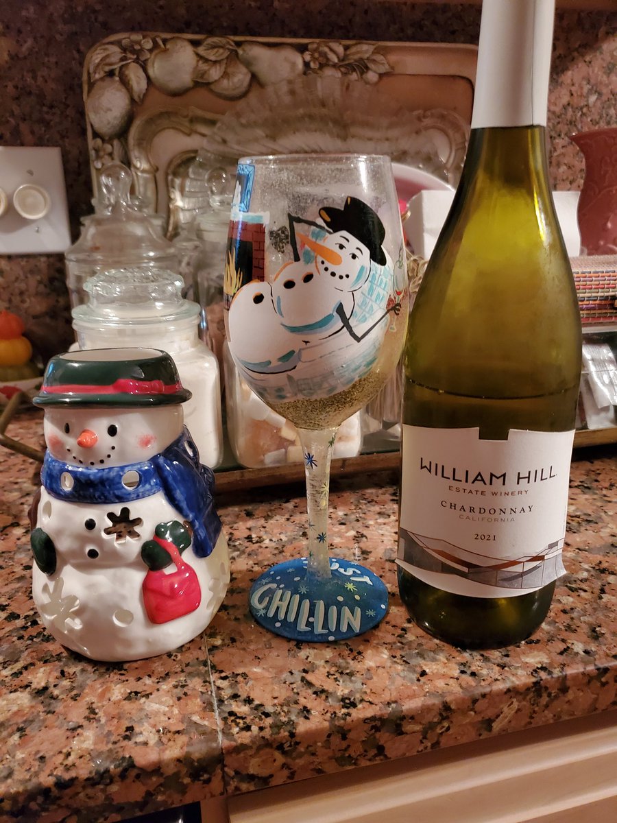 sunshineMLS's tweet photo. @WilliamHillWine on a cold night with some takeout shrimp scampi Italiano and garlic bread from @MosSeafood #Baltimore #maryland  #december2024 #holidayseason #USA #tgif #HappyHolidays https://t.co/ySgcUfHKLX