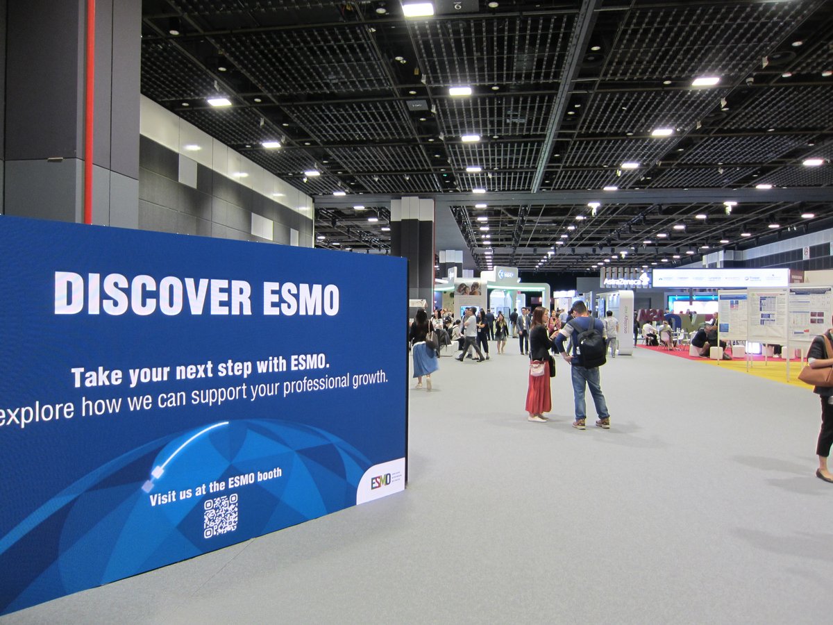 JSMO_official's tweet photo. #ESMOAsia24 2日目となりました。
本日は 岩田 広治 先生，内藤 陽一 先生の講演の様子も📸会場は立ち見が出ているほど満席でした。
参加者の皆様，講演後には是非中央エリアにあるJSMOブースにお立ち寄りください🙌
@myESMO https://t.co/sh8WDAJshk
