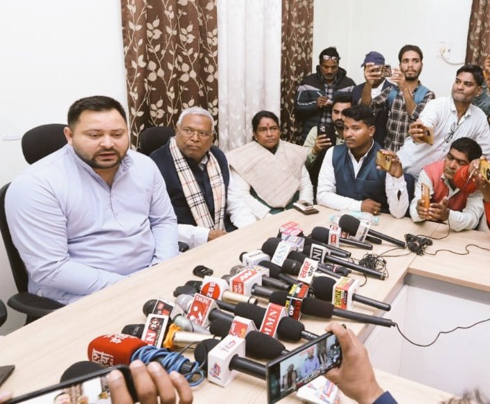 SocialJustice_H's tweet image. अब बिहार विपक्ष के नेता तेजस्वी यादव खुलकर आए narmalization के विरोध में और छात्रों के साथ कंधे से कंधा मिलाकर चलने की हुंकार भरी ,
#no_normalization_in_bpsc
#Normalization