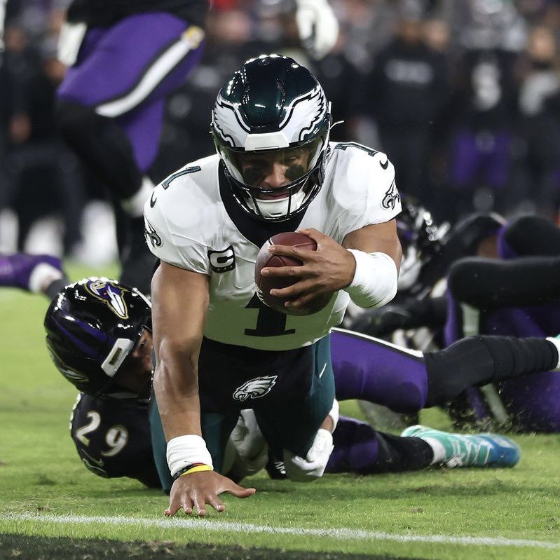 pheaglescentral's tweet photo. TRENDING: Someone has placed a $3.1 MILLION bet on the #Eagles to beat the #Panthers this Sunday at -700 odds. 

If won, this bet would profit $442K.

Worth it? https://t.co/GnpBBztq7K