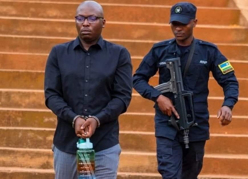 LewiscFreedom's tweet photo. #Ntabwo tuzemera ko #Bahutu bose bazemera kuragizwa #Imbunda!
Tuzahamagarira #Abanyarwanda bose ( Abahutu, Abatwa, n'Abatutsi, ) gufata Intwaro #Gakondo maze twigobotore agatsiko #Gato z'Abatutsi, koyobowe na @PaulKagame maze twigobotore umwanzi. Va #Mubitotsi wa #Muhutu we! https://t.co/TgfKXNANq9