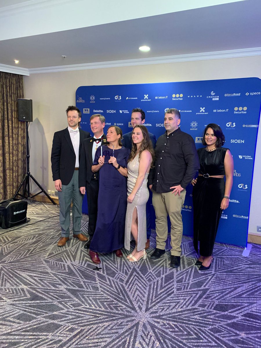 Mede onder impuls van onze korpschef <a href="/michelgoovaerts/">Michel Goovaerts</a>, burgemeester <a href="/PhilippeClose/">Philippe Close</a> en minister Vandenbroucke startten we ongeveer een jaar geleden met de Mobiele Urgentieteams (EMUT) om mensen met geestelijke gezondheidsproblemen anders en beter te benaderen. Deze mensen horen