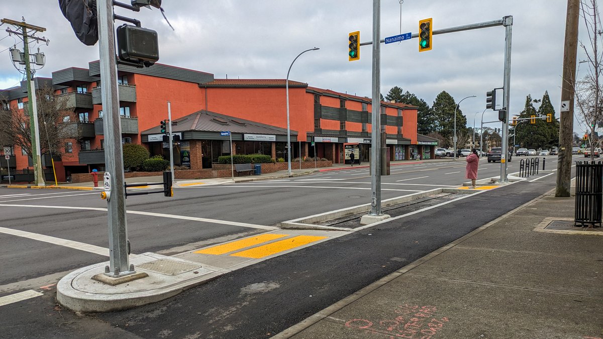 MultiModalExp's tweet image. The new Hillside Avenue protected bike lanes in Victoria, BC are progressing well. This will eventually provide a connection between the Kings Road bicycle boulevard and protected bike lanes on Gorge Road and Government Street. #yyjbike #bikelane #bikelanes #ProtectedBikeLane