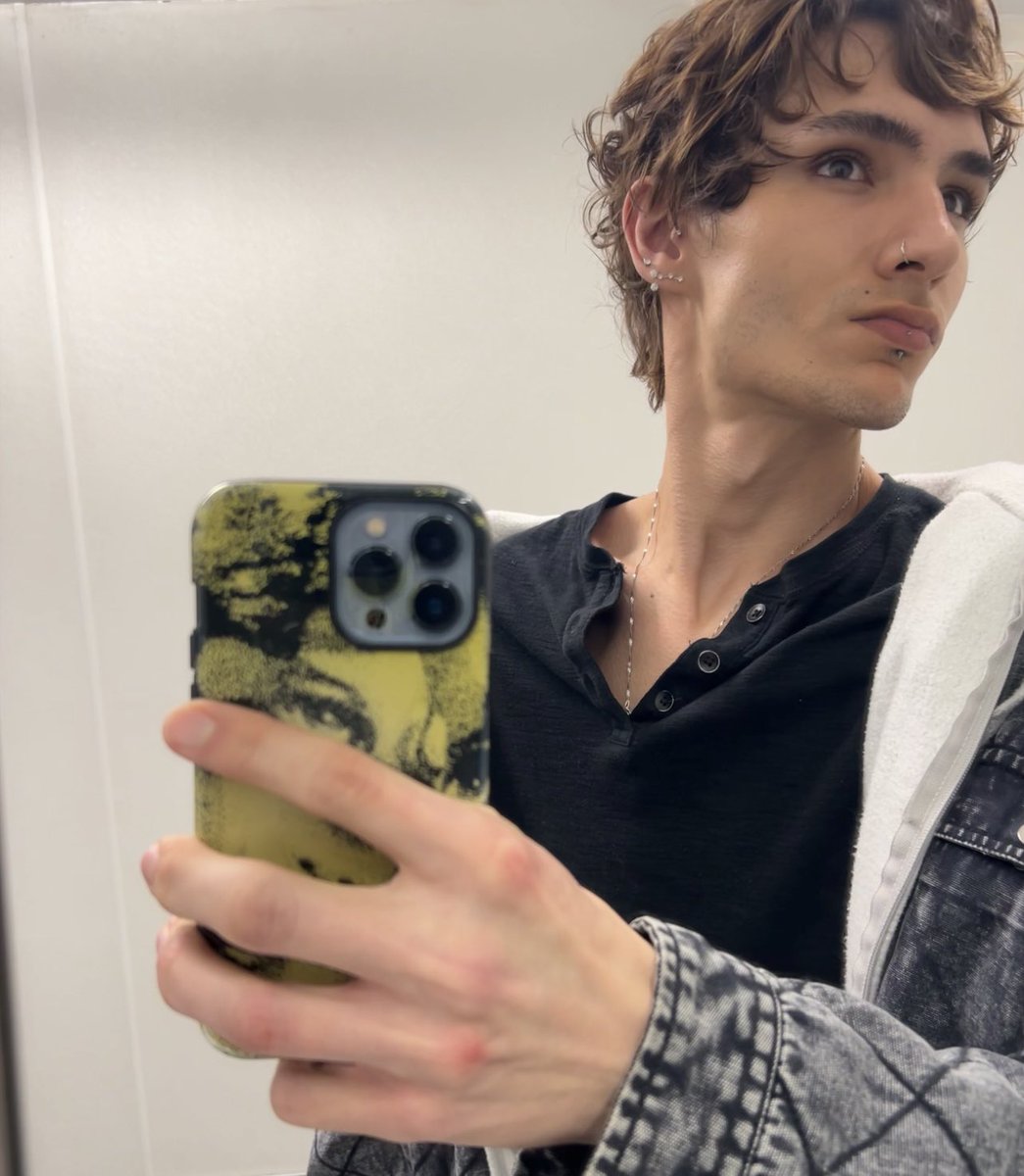 strvberyy's tweet photo. HI PEOPLE IN MY PHONE!!! 😁😁 https://t.co/DjsKQeKGxs