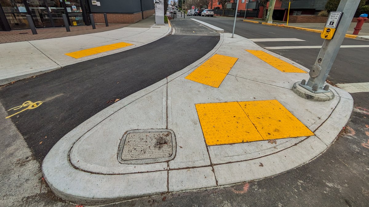 MultiModalExp's tweet image. The new Hillside Avenue protected bike lanes in Victoria, BC are progressing well. This will eventually provide a connection between the Kings Road bicycle boulevard and protected bike lanes on Gorge Road and Government Street. #yyjbike #bikelane #bikelanes #ProtectedBikeLane