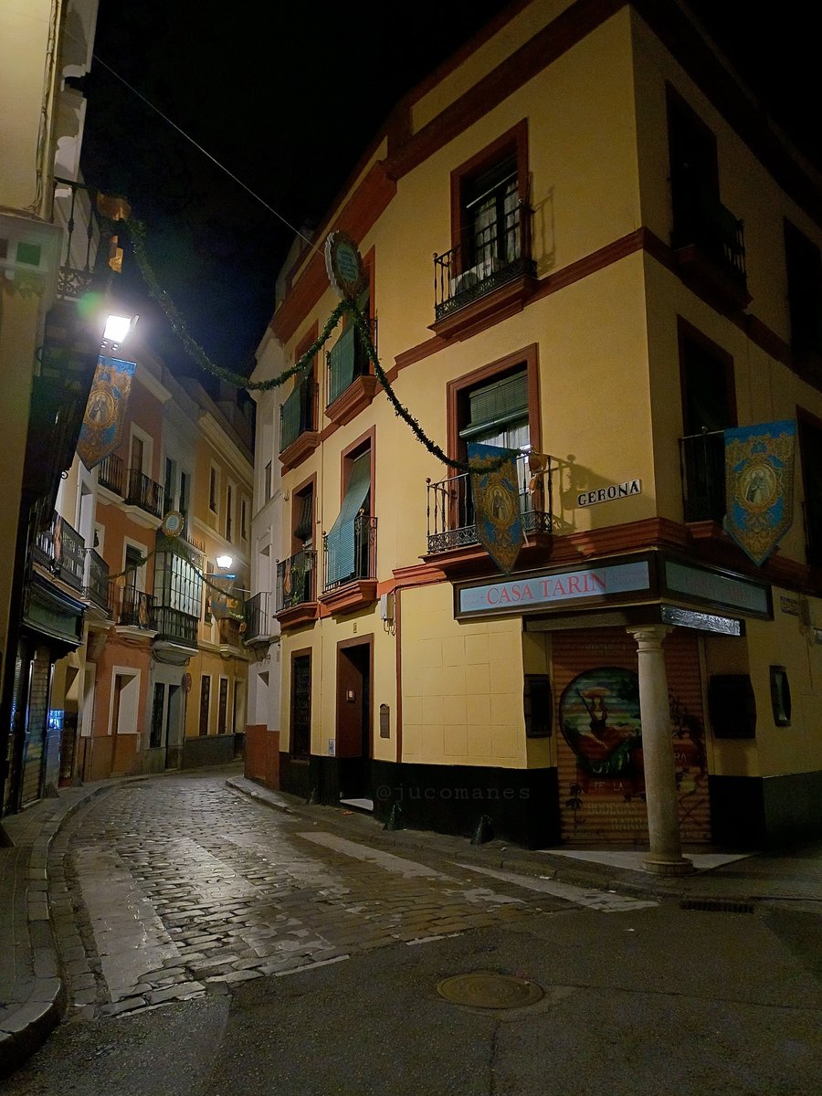 jucomanes's tweet photo. Han adornado la calle Gerona con MOSTACHONES DE UTRERA https://t.co/c7wjpDTTGv