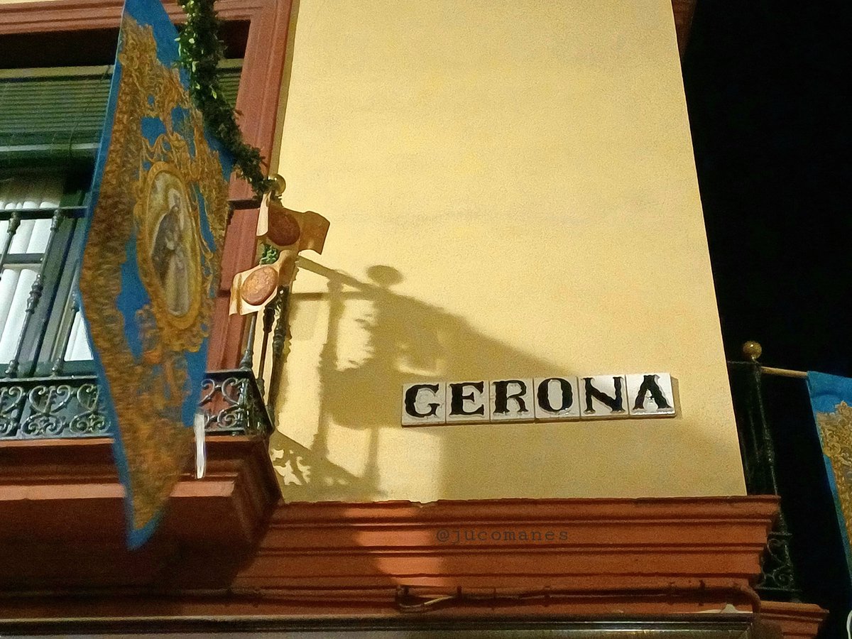 jucomanes's tweet photo. Han adornado la calle Gerona con MOSTACHONES DE UTRERA https://t.co/c7wjpDTTGv