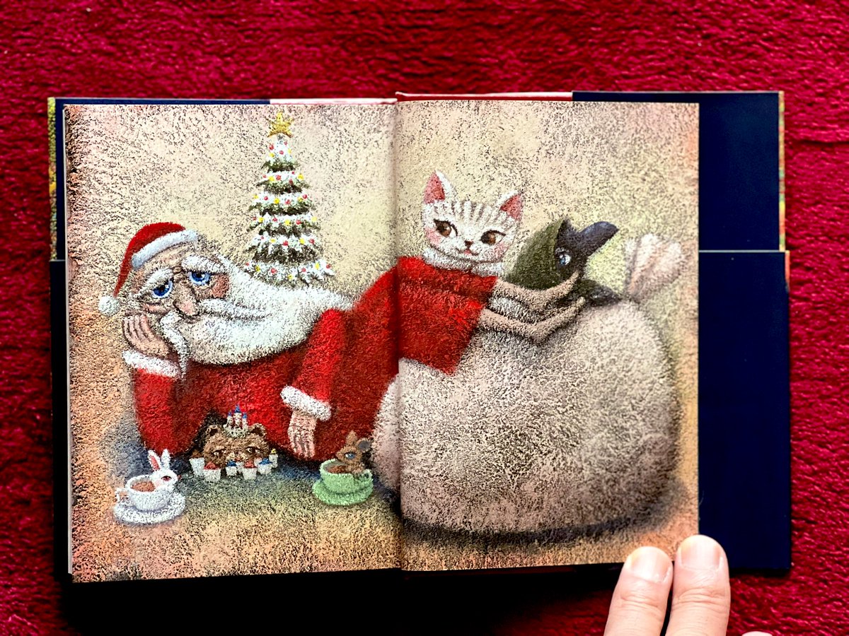 『#カエルム魔法の鍵と光の冒険 』はクリスマスの一夜の物語。書店ではもう置いてくださってるところもほぼないのですがもし見かけたら手に取ってみてください。Amazonも在庫切れですが書店では注文出来ると思いますので興味を持ってくださった方はぜひお取り寄せください😊置いてくださる書店も募集✨