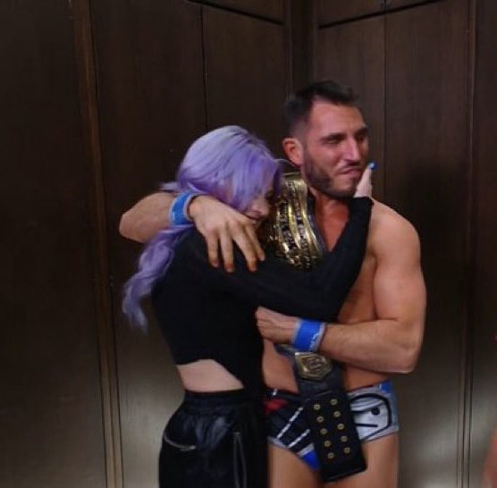 INDIPRESSIVE's tweet photo. one thing about candice lerae, she’s gonna support the people she loves 🥲 #SmackDown https://t.co/GJBOzvDlHQ