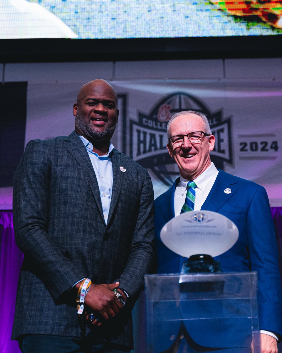 SEC's tweet photo. Legends live forever ๐ซก
What a night honoring our 2024 #SECLegends class at @cfbhall!
#SECChampionship x @TMobile https://t.co/brVE6wmD3l