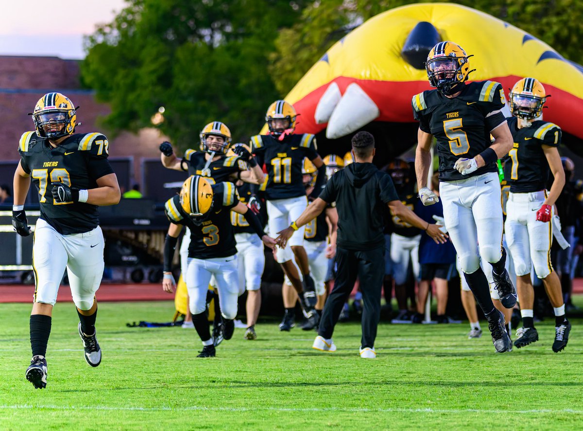 Gilbert is looking to fill the following positions:

JV HC
Frosh HC
Varsity RB Coach
Two JV Volunteers
One Frosh Volunteer

Anticipating open teaching positions as well. Interested candidates email me a resume:
stevann.brown@gilbertschools.net

#ChooseElite🐅

<a href="/AZHSFBCC/">AZHSFB Coaches Carousel</a>