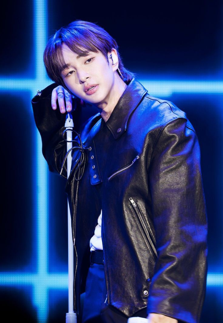 Shinee_Fan_Base's tweet photo. #ONEW's 'FLOW' Ranks #7 on Billboard's 25 Best K-Pop Albums of 2024

"FLOW lets the K-pop veteran step into a more hands-on creative role, writing all six tracks to curate a more personal project in his first under GRIFFIN Entertainment. 

With a blend of dreamy synth-pop, jazz influences, and innovative vocal deliveries, FLOW showcases ONEW’s artistry as both a performer and songwriter, capturing the essence of a seasoned artist unafraid to push boundaries."

Full:
🔗https://t.co/odpLUFJw1B