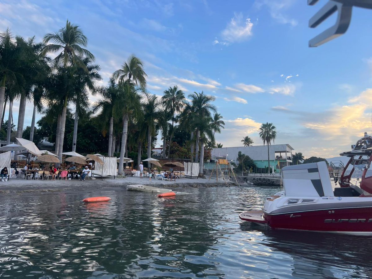Tequesquitengo's tweet photo. Club de playa
Hotel
Restaurante
Motos acuáticas
📲Reserva (55) 2957 1757
https://t.co/Gks2qhgQkj
#WeekendVibes https://t.co/fN3cVOQJWI