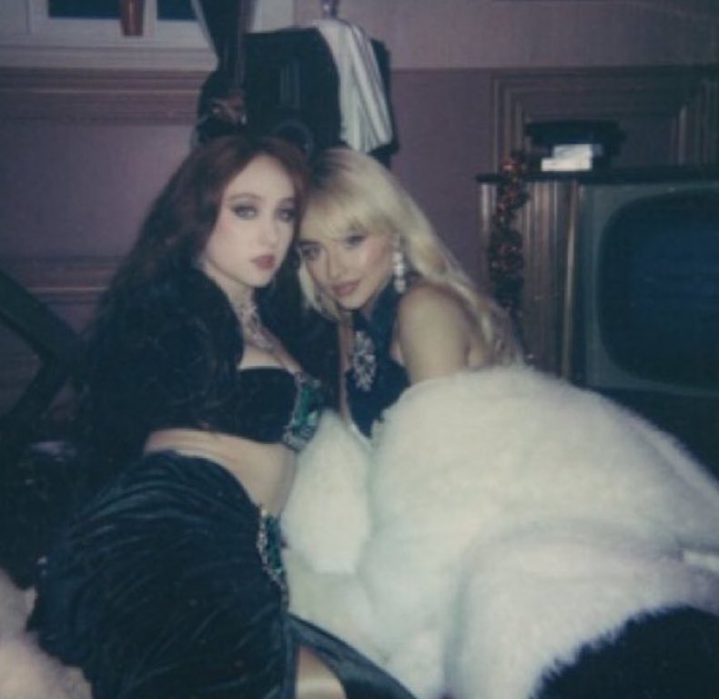 glusong's tweet photo. sabrina carpenter and chappell roan i am obsessed with you https://t.co/Ph4eo4wzza