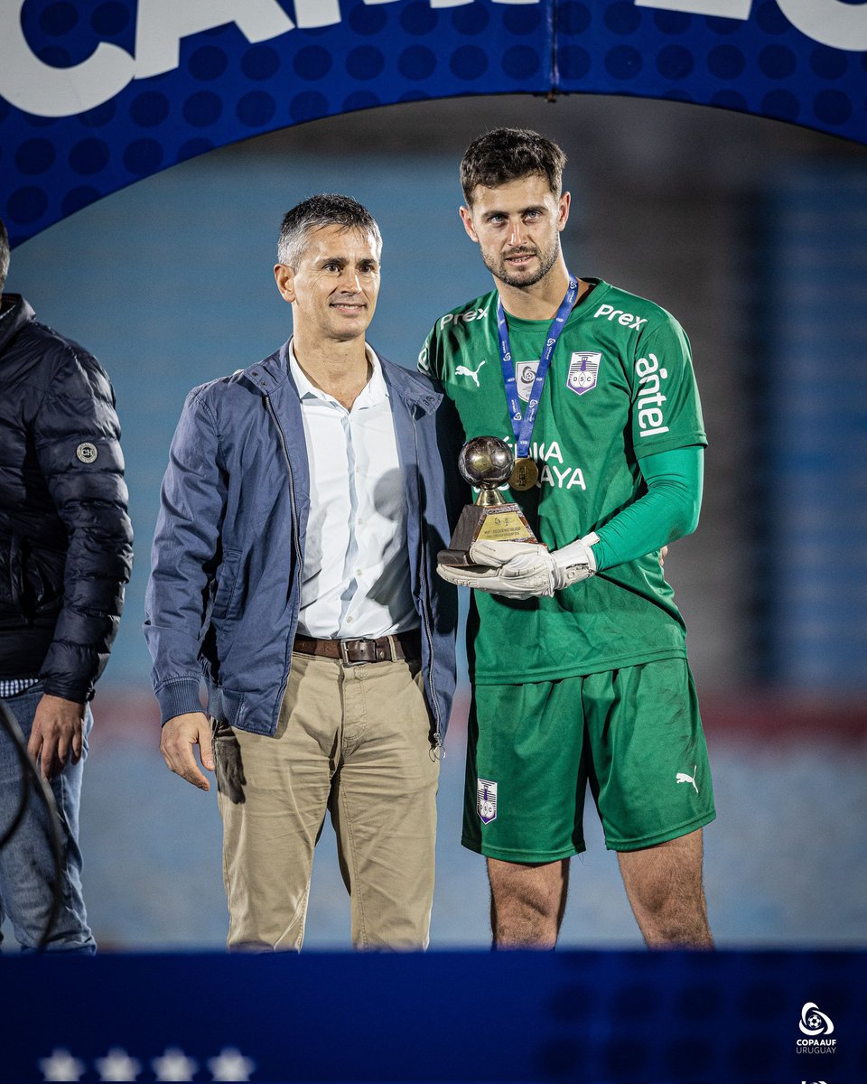 🧤 𝗘𝗹 𝗵𝗼𝗺𝗯𝗿𝗲 𝗱𝗲 𝗹𝗮 𝗻𝗼𝗰𝗵𝗲

Matías Dufour, 3 penales atajados y un MVP en sus manos.

#JuegaUnPaís 🇺🇾