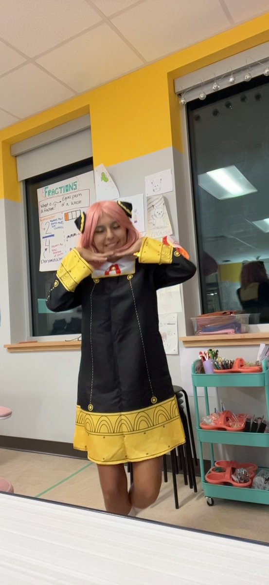 Genesisssedillo's tweet photo. Imagine not liking me and I’m just playing dress up in front of 25 kids every day https://t.co/uE109SL6Ra