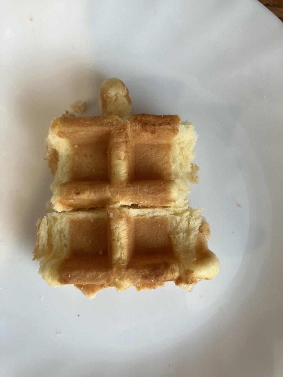 娘が朝食のワッフルちぎりながら食べてるので何やってんのかと思ったら田中圭