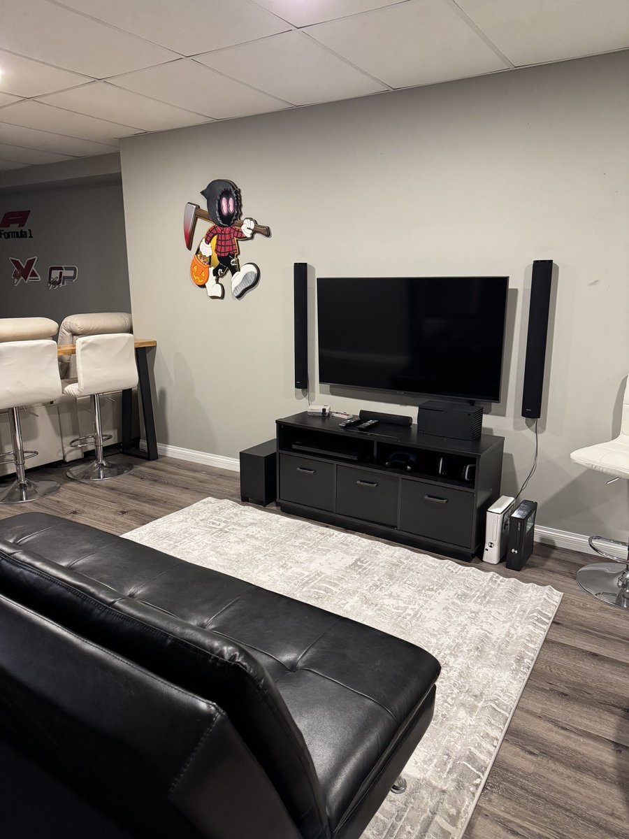 AleeshaFPV's tweet photo. New gamer zone in the house

Ft. @LilRevive sign https://t.co/wNbCGrOYTV
