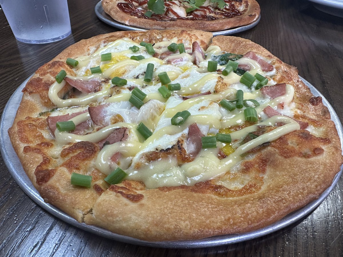 Gr8tfulChick's tweet photo. #GR8TFUL: Fun IG live with Kami and our Friday Crew; amazing breakfast pizza for lunch;  cold enough to wear one of my new Cabi jackets; and a day with Tammy that included my first time shopping in Bandera! https://t.co/kICvnjahVY