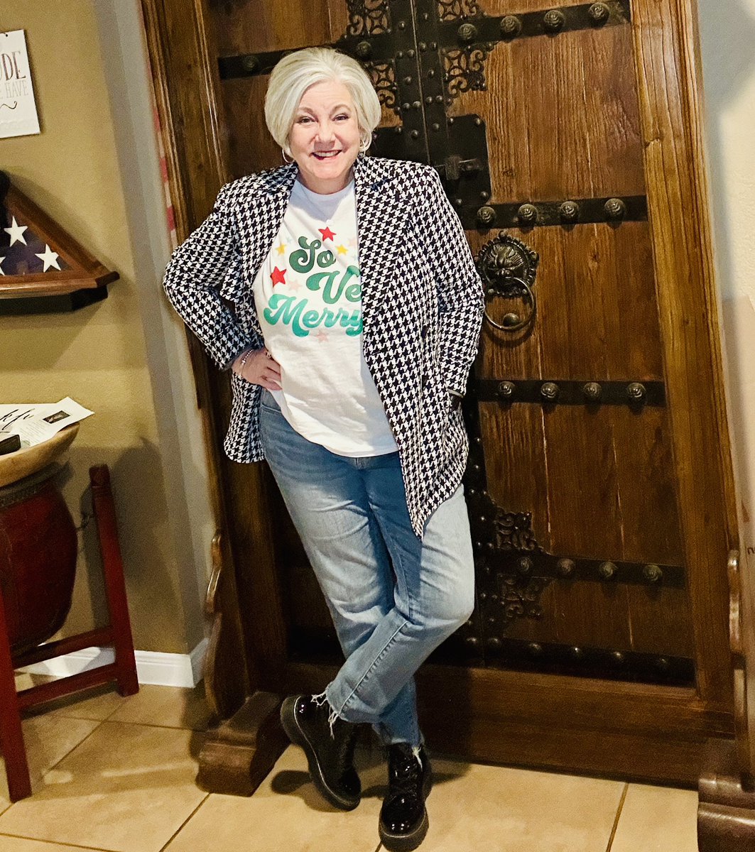 Gr8tfulChick's tweet photo. #GR8TFUL: Fun IG live with Kami and our Friday Crew; amazing breakfast pizza for lunch;  cold enough to wear one of my new Cabi jackets; and a day with Tammy that included my first time shopping in Bandera! https://t.co/kICvnjahVY