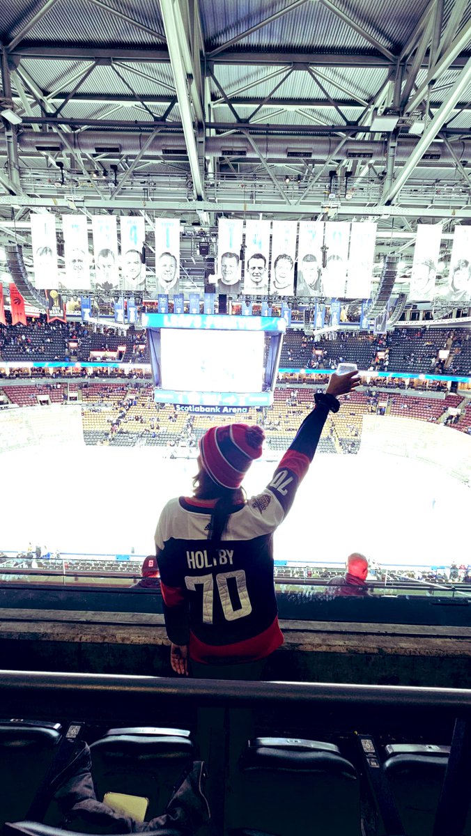 CapsWoman tweet media