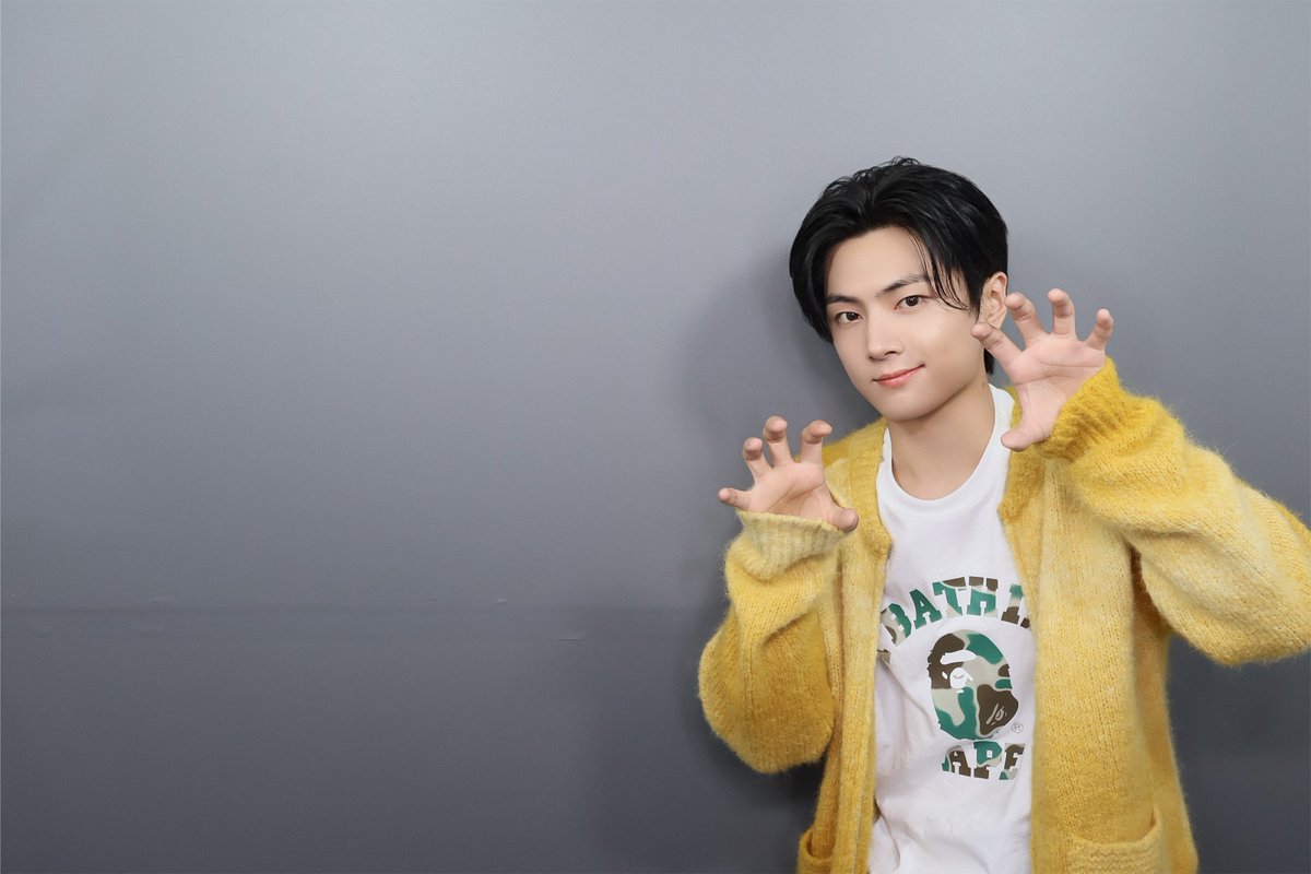 ENHYPEN's tweet photo. [PHOTOISM_Behind] 📸

B CUT 더보기🍀

#ENHYPEN4thAnniversary
#엔절 #ENHYPEN #엔하이픈
#JAY #제이
#PHOTOISM_BEHIND https://t.co/jqZWFM4MCe