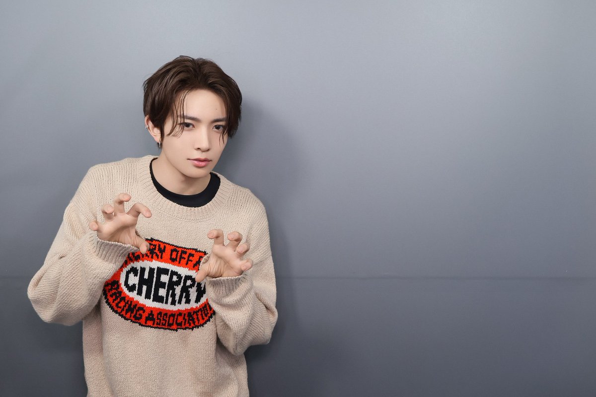 ENHYPEN's tweet photo. [PHOTOISM_Behind] 📸

B CUT 더보기🍀

#ENHYPEN4thAnniversary
#엔절 #ENHYPEN #엔하이픈
#HEESEUNG #희승
#PHOTOISM_BEHIND https://t.co/MzX5lZzNqf
