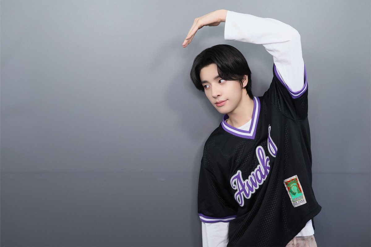 ENHYPEN's tweet photo. [PHOTOISM_Behind] 📸

B CUT 더보기🍀

#ENHYPEN4thAnniversary
#엔절 #ENHYPEN #엔하이픈
#JAKE #제이크
#PHOTOISM_BEHIND https://t.co/XONZShUvpV