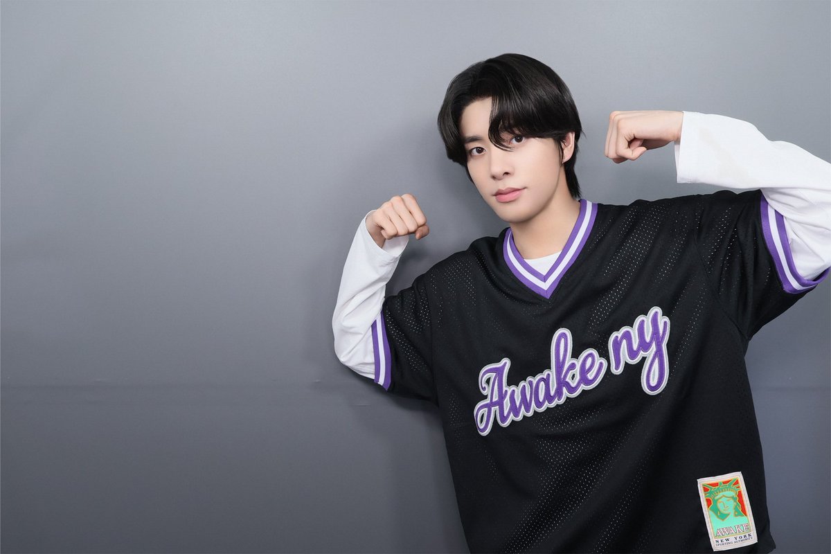ENHYPEN's tweet photo. [PHOTOISM_Behind] 📸

B CUT 더보기🍀

#ENHYPEN4thAnniversary
#엔절 #ENHYPEN #엔하이픈
#JAKE #제이크
#PHOTOISM_BEHIND https://t.co/XONZShUvpV