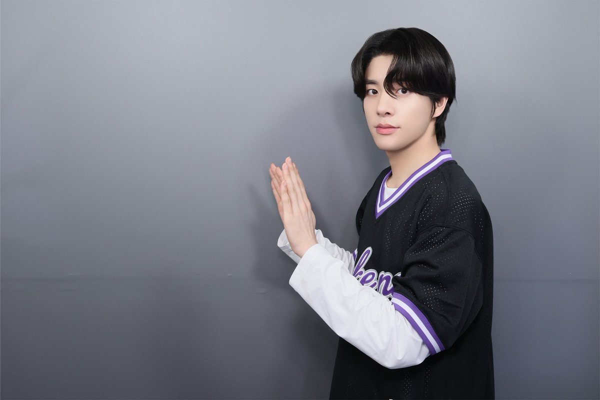 ENHYPEN's tweet photo. [PHOTOISM_Behind] 📸

B CUT 더보기🍀

#ENHYPEN4thAnniversary
#엔절 #ENHYPEN #엔하이픈
#JAKE #제이크
#PHOTOISM_BEHIND https://t.co/XONZShUvpV