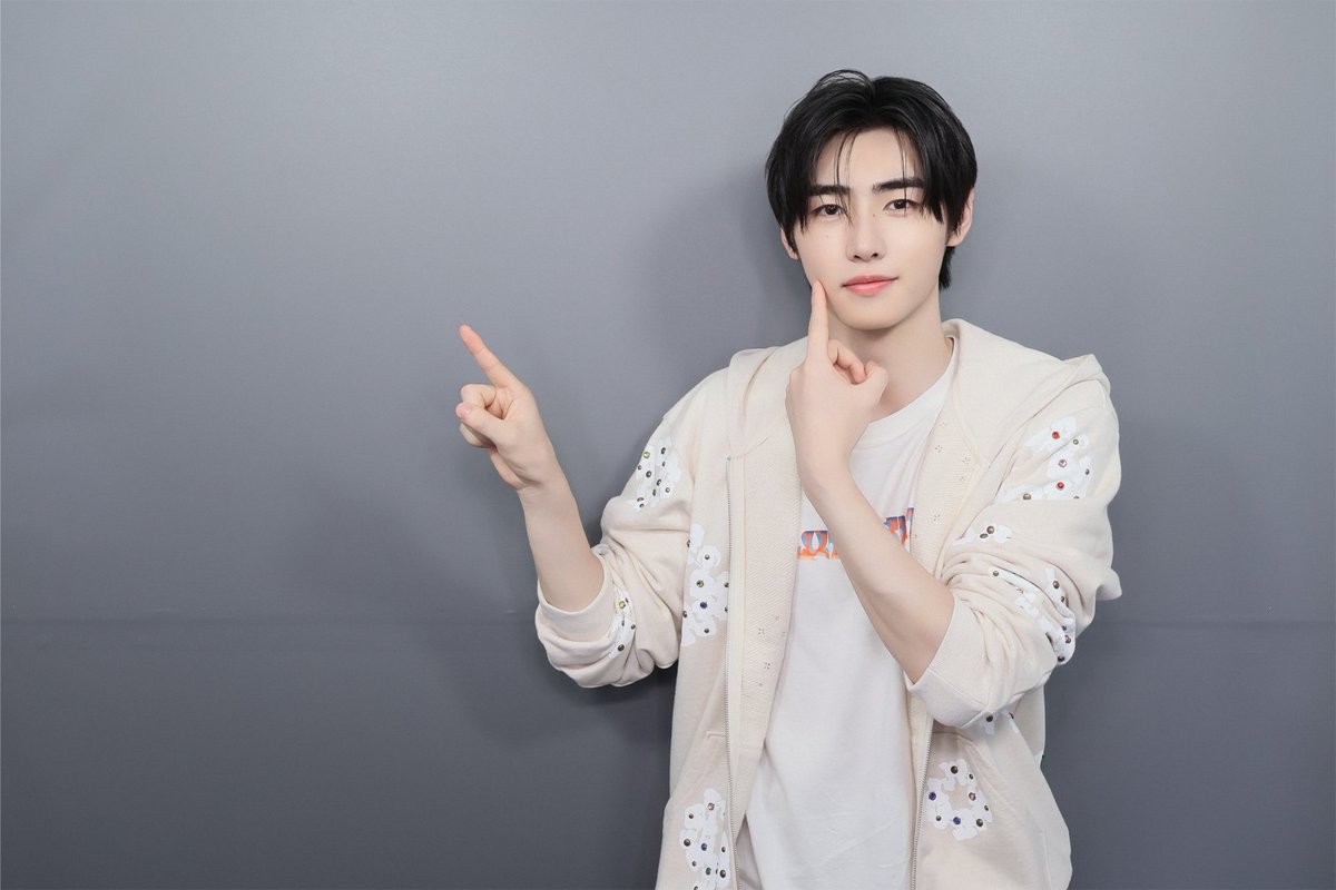 ENHYPEN's tweet photo. [PHOTOISM_Behind] 📸

B CUT 더보기🍀

#ENHYPEN4thAnniversary
#엔절 #ENHYPEN #엔하이픈
#SUNGHOON #성훈
#PHOTOISM_BEHIND https://t.co/jSI48TE4zK