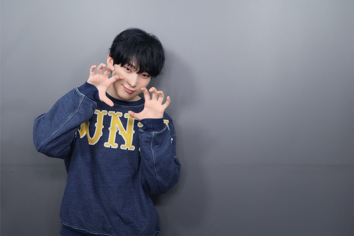 ENHYPEN's tweet photo. [PHOTOISM_Behind] 📸

B CUT 더보기🍀

#ENHYPEN4thAnniversary
#엔절 #ENHYPEN #엔하이픈
#SUNOO #선우
#PHOTOISM_BEHIND https://t.co/gkmuVG6ywY
