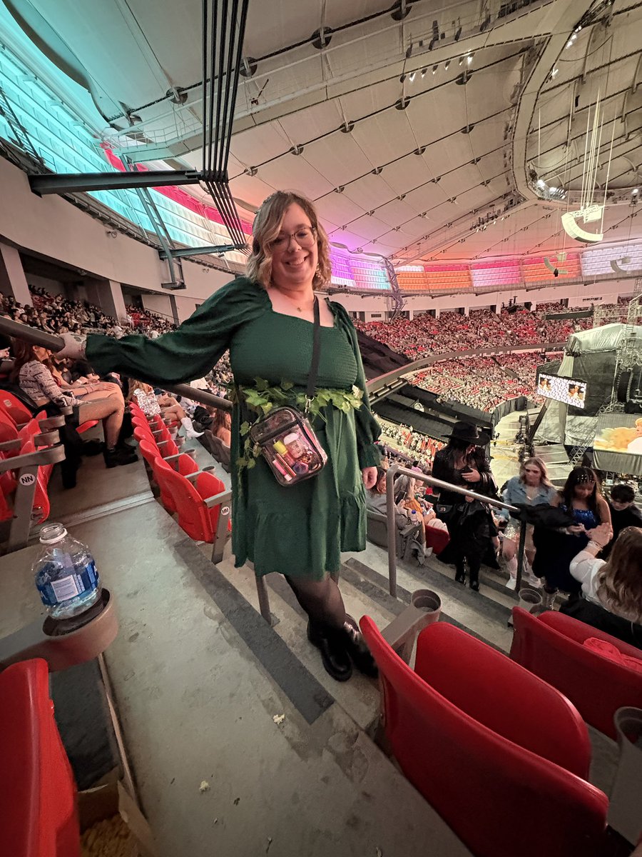 mandakee's tweet image. Justice for evermore. ❤️ repping my fave song, ivy, tonight. Can’t believe I’m here! @taylornation13 #TSTheErasTour