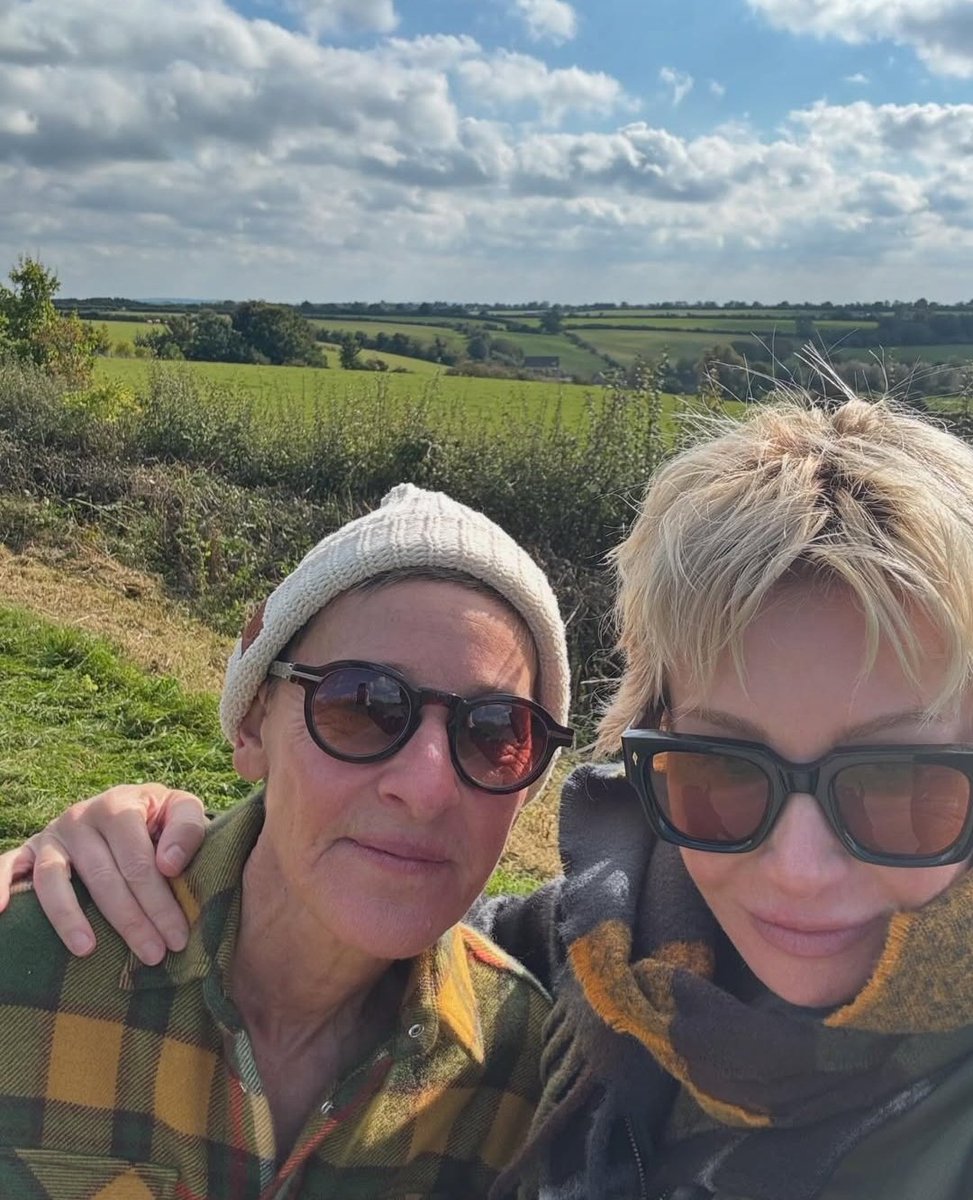 alwaysgo8's tweet image. "Last week we got to celebrate our 20 years of being together. Can you believe that? It's been 2 amazing decades, 1 incredible marriage and about 276 homes. I'm thankful for every minute I get with her." Ellen
😱😱😍🥰❤❤

#EllenDeGeneres 
#Portiaderossi
#LGBTQ 🌈🏳️‍🌈
#loveislove