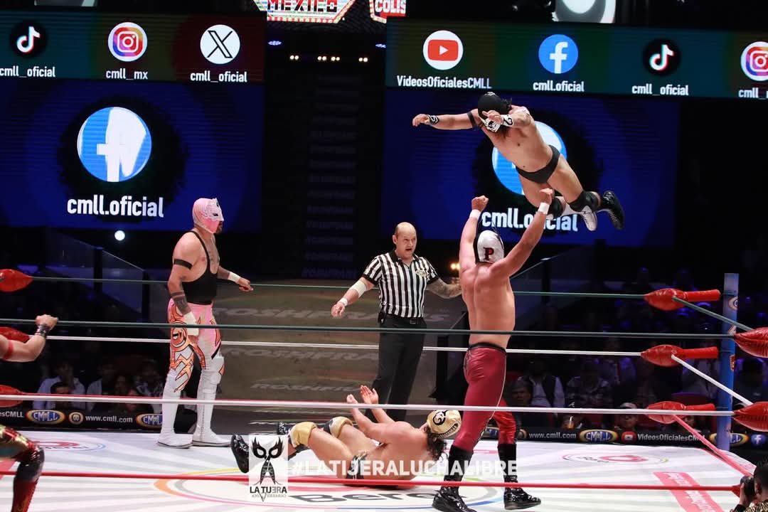 LaTijeraLucha's tweet photo. #ViernesEspectacular arranca calientito❗️
La tercia ruda de #Infarto, #Alom y #Hunter dan cuenta de los científicos #DragonDeFuego, #Retro y #AstroBoyJr en la #MexicoCatedral en la lucha inicial…
#latijeraluchalibre https://t.co/AGH8rr8614