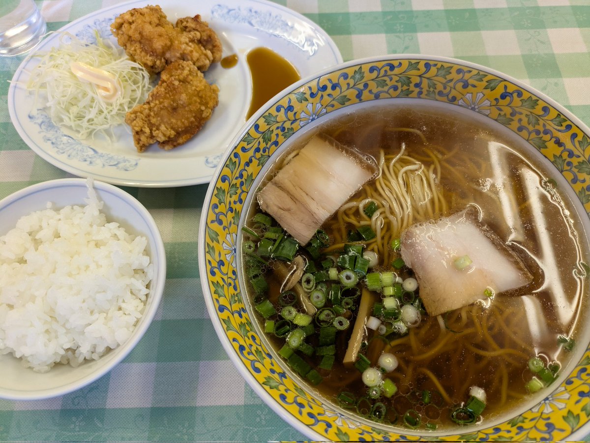 odacchijp's tweet photo. フリマでは買わず隣接の #北長瀬ブランチ #Rush_Out でネルシャツっぽいジャケットを2点購入👙🇺🇸輸入古着が全品800円均一❗🤩
帰りに #一喜 で激安🍜 鳥唐揚げ定食😋風が強くなる前に帰���🏠
#バイク乗り https://t.co/iekcr74tk9