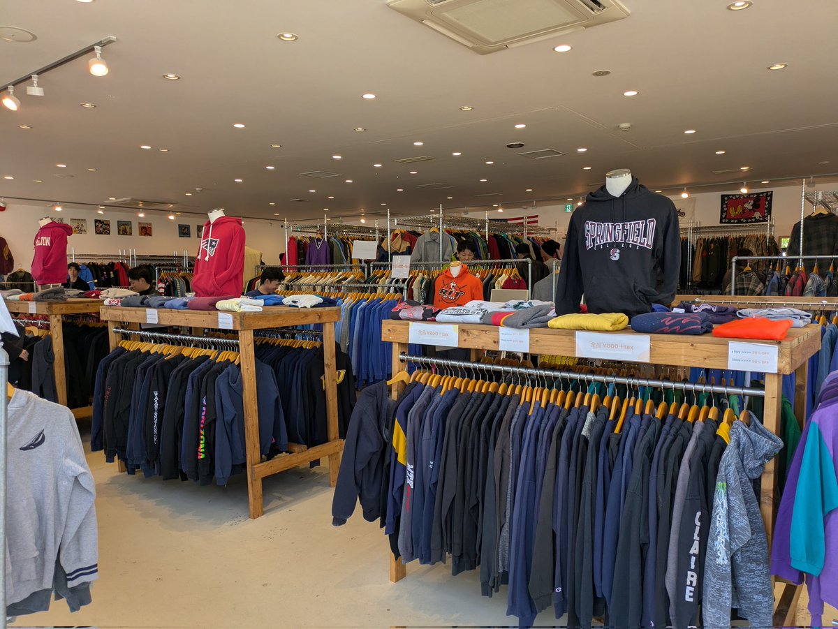 odacchijp's tweet photo. フリマでは買わず隣接の #北長瀬ブランチ #Rush_Out でネルシャツっぽいジャケットを2点購入👙🇺🇸輸入古着が全品800円均一❗🤩
帰りに #一喜 で激安🍜 鳥唐揚げ定食😋風が強くなる前に帰���🏠
#バイク乗り https://t.co/iekcr74tk9