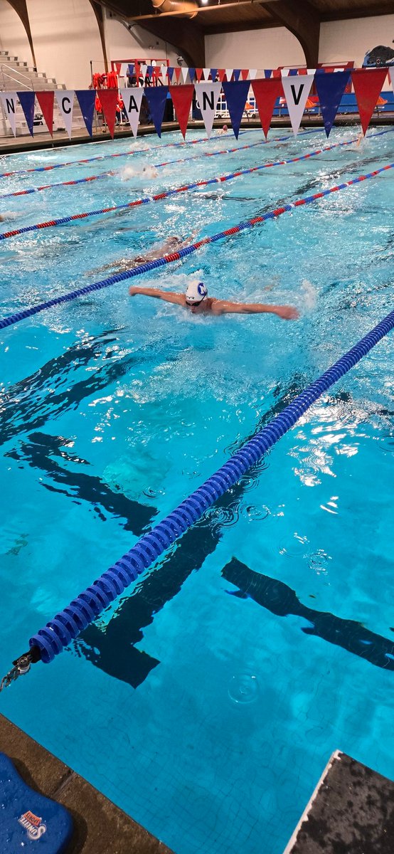 MidlothianSwims's tweet photo. Coach Eddie Reese once said, "There is only one way to train. Work hard. Get tired. Hurt. Keep going." That is exactly what we do. #AlwaysGettingBetter #WorkWorks #SFKA #FearlessFocusedFerocious https://t.co/VNyJMNdg6C